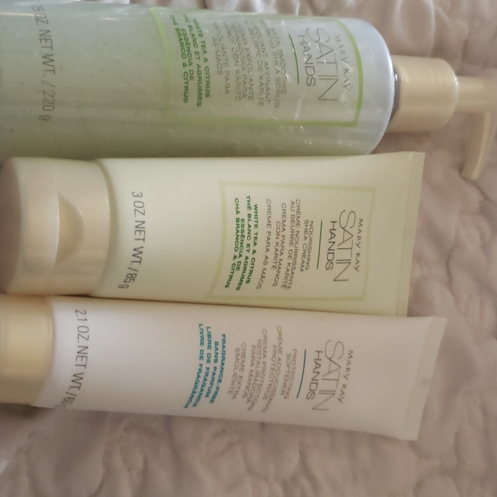 Mary Kay Satin Hands Pampering Set